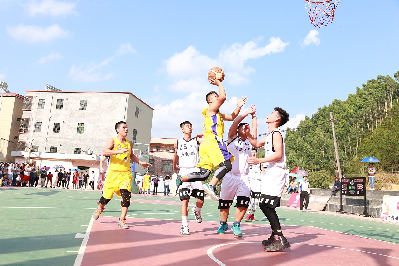 第十九届河南省大学生“华光”体育活动足球比赛暨第一届全国学生（青年）运动会（校园组）选拔赛在黄河科技学院开幕